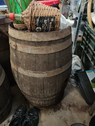 Cubas de vino de madera antiguas