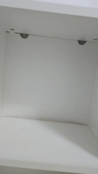 Estantería blanca de madera