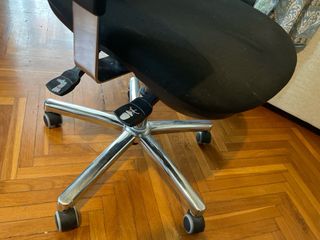 Silla de oficina ergonómica negra