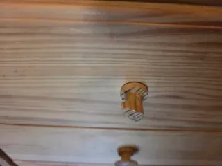 Cómoda de madera con cajones