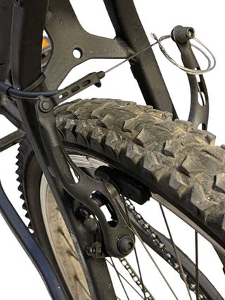 Bicicleta de montaña negra