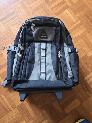 Mochila con ruedas AGEING negra y gris