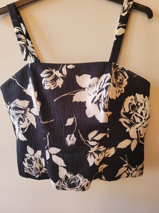 Top floral sin mangas