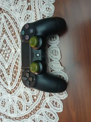 PlayStation 4 Pro con juego (Racket Crank)