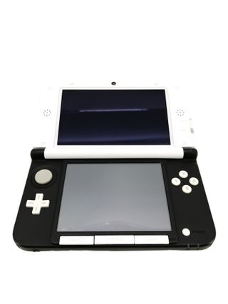 Nintendo 3DS XL Pikachu Ed. Amarilla