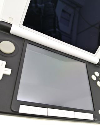 Nintendo 3DS XL Pikachu Ed. Amarilla