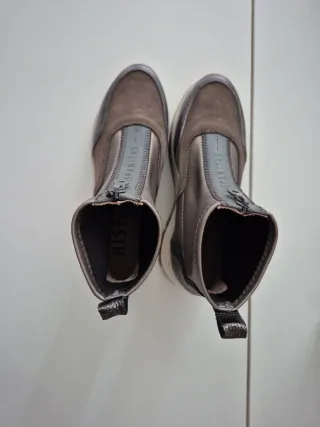 Botines Hispanitas Beige y Plateados