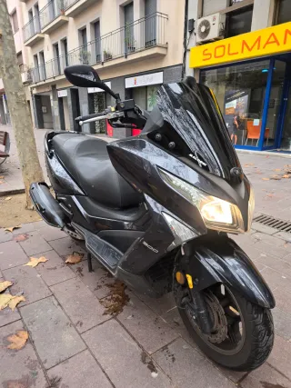 Kymco Grand Dink 300 ABS 2017 cuidada..