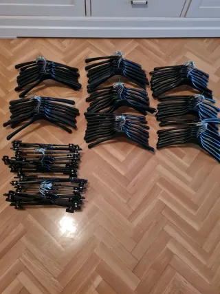 Lote 100 Perchas Negras Plástico