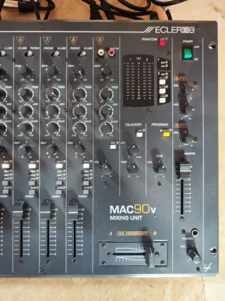 Mesa de mezclas profesional Ecler MAC90v de 8 Ch.