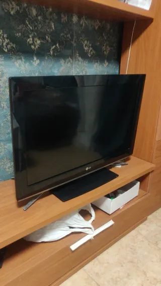 Televisor LG 32 Negro y Plata