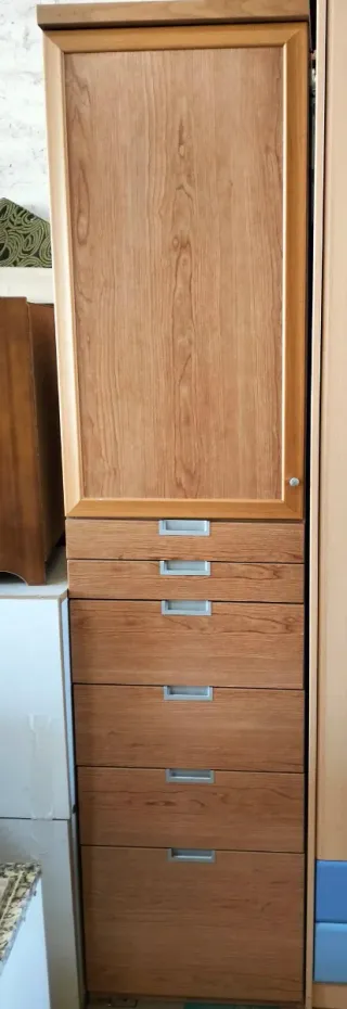 Mueble de madera con cajones