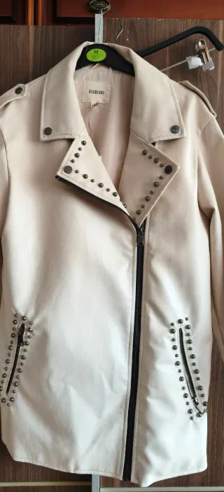 Cazadora efecto piel Glamorous tachuelas M