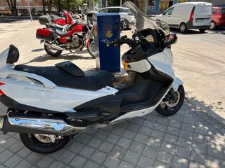 Suzuki Burgman 650 executive