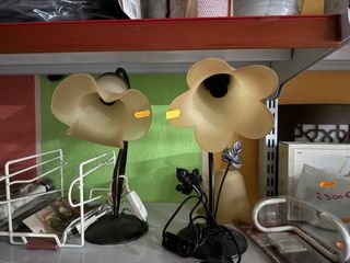 Lámpara forja flor beige y negra