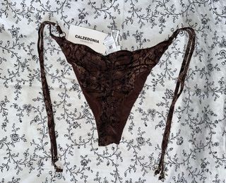 Bikini tanga brasileña calzedonia de serpiente