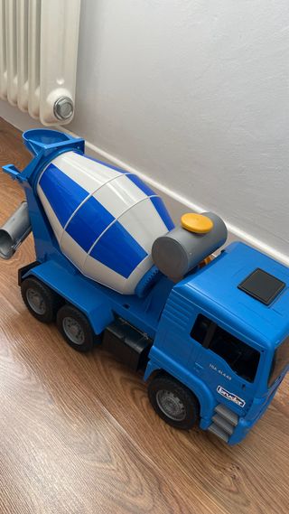 Hormigonera Bruder Azul y Blanca