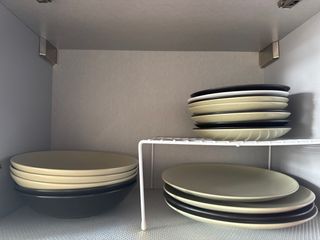 Vajilla Ikea Beige y Negra