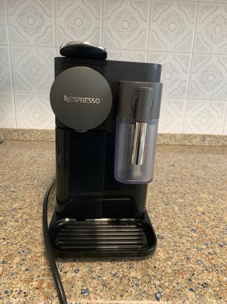 Cafetera DeLonghi  Nespresso Lattissima One