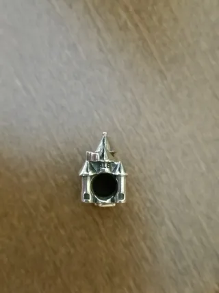 Abalorio Pandora castillo de plata con corona oro
