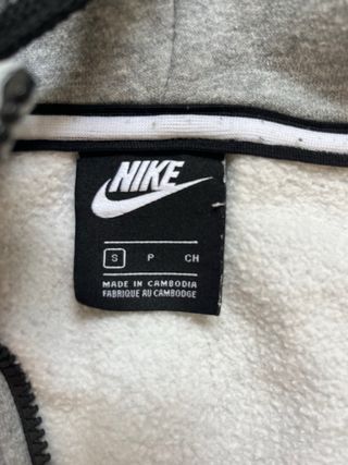 Sudadera Nike Air con capucha gris