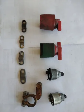 Terminales de batería de coche.