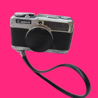 CAMARA DE FOTOS CANON DEMI METAL PLATEADA Y NEGRA