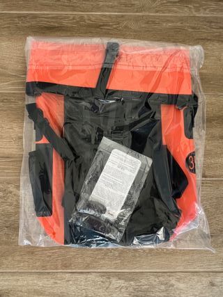 Mochila Impermeable 35L Naranja Cierre Enrollable