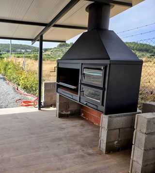 Barbacoa de obra con horno y parrilla er-4