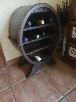Botellero de madera estilo barril