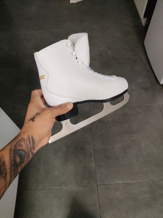 Patines de hielo Roces blancos, número 35.