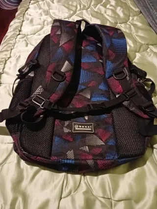 Mochila negra estampada