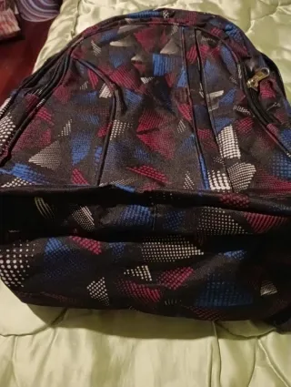 Mochila negra estampada