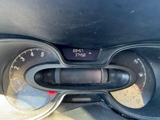 furgoneta con etiqueta pocos kilometros