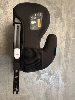 Elevador coche con Isofix en perfecto estado.