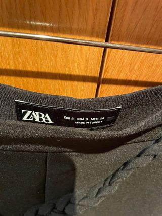 Falda Zara negra con cinturón trenzado