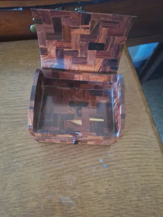 Caja de madera decorada