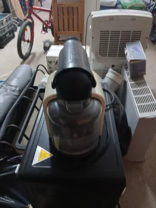 Cafetera Nespresso Delonghi Beige