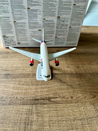 Modellino Aereo Boeing 767-300ER Azur Air