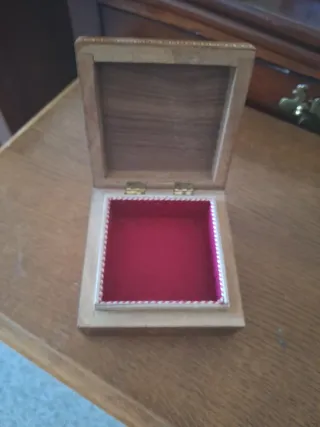 Caja de madera decorada