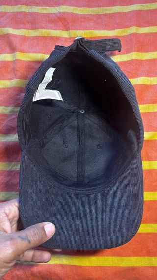 Gorra de pana negra
