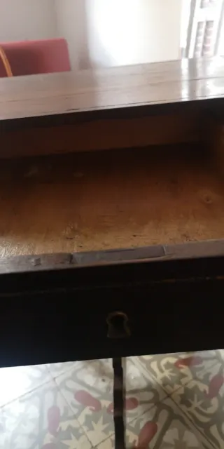 Mesita costurero antigua de madera