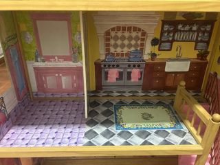 Casa de muñecas de madera