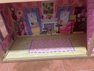 Casa de muñecas de madera