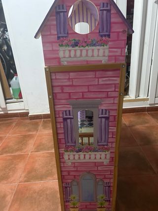 Casa de muñecas de madera