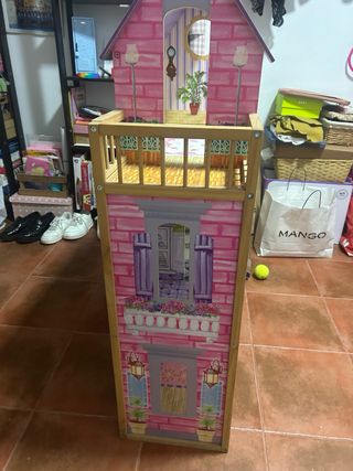 Casa de muñecas de madera