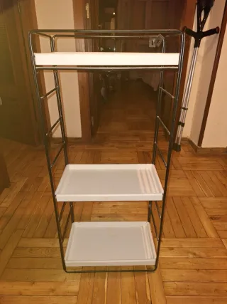 Estantería de pared/ baño IKEA negra y blanca.