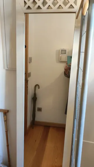 Burro perchero con cajas mimbre y espejo