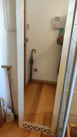 Burro perchero con cajas mimbre y espejo