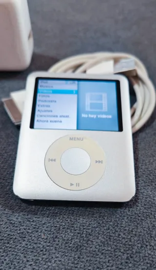 iPod Nano 3ª Gen 4GB Blanco + Cable y Cargador
